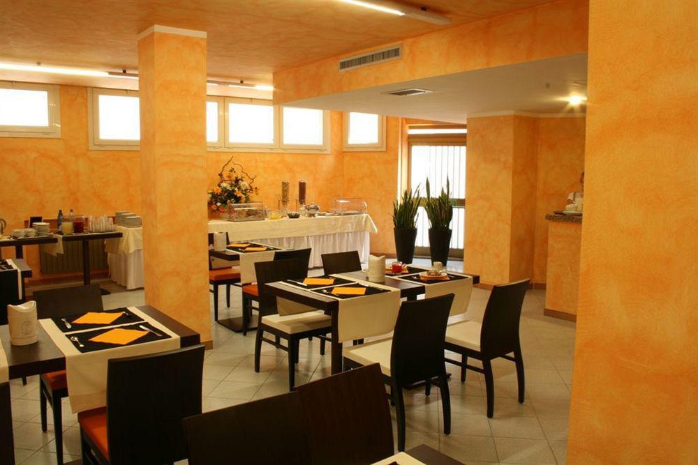 Park Hotel Residence Orbetello Restaurant photo